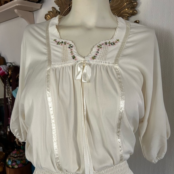 Vintage Embroidered Creamy White Nightgown - Picture 2 of 8